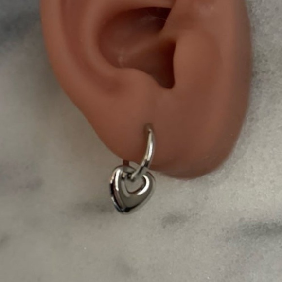 COPY - Sterling Silver Bubble Heart Charm Dangle Huggie Hoop Earrings

Brand New - Picture 4 of 5